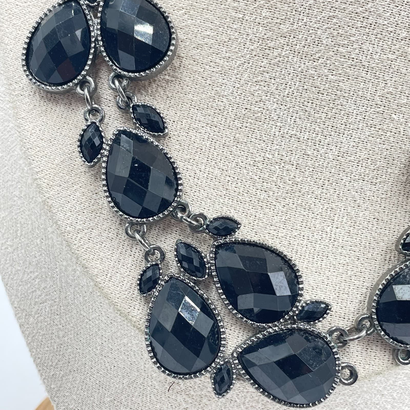 Vintage Statement Necklace Gunmetal Tone Black Faceted Teardrop Bib Cluster - Thumbnail 3