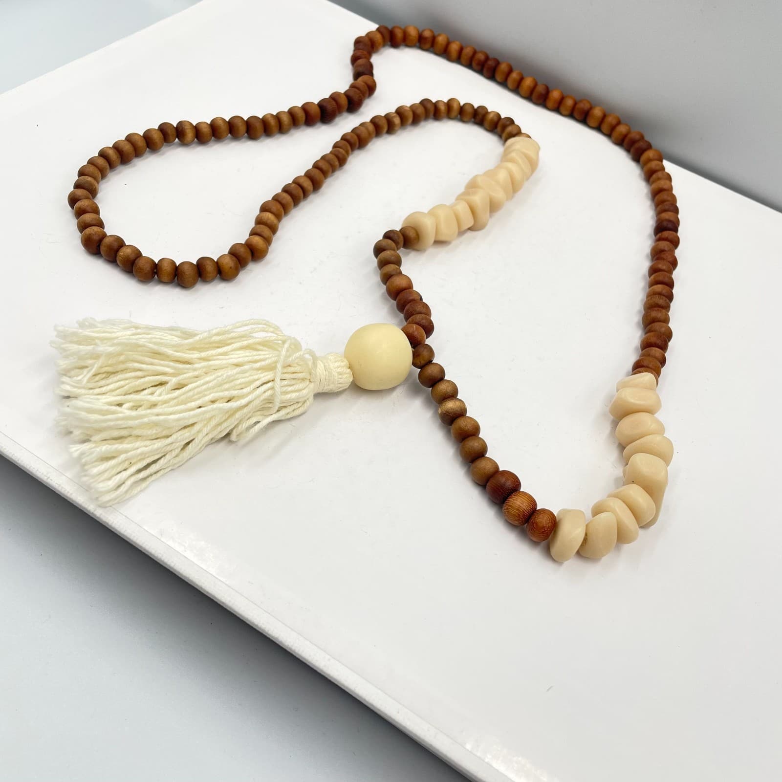 VTG Wood Bead Necklace Boho Cream Chunky Resin Statement Tassel Waxed Cord 32" - Thumbnail 4