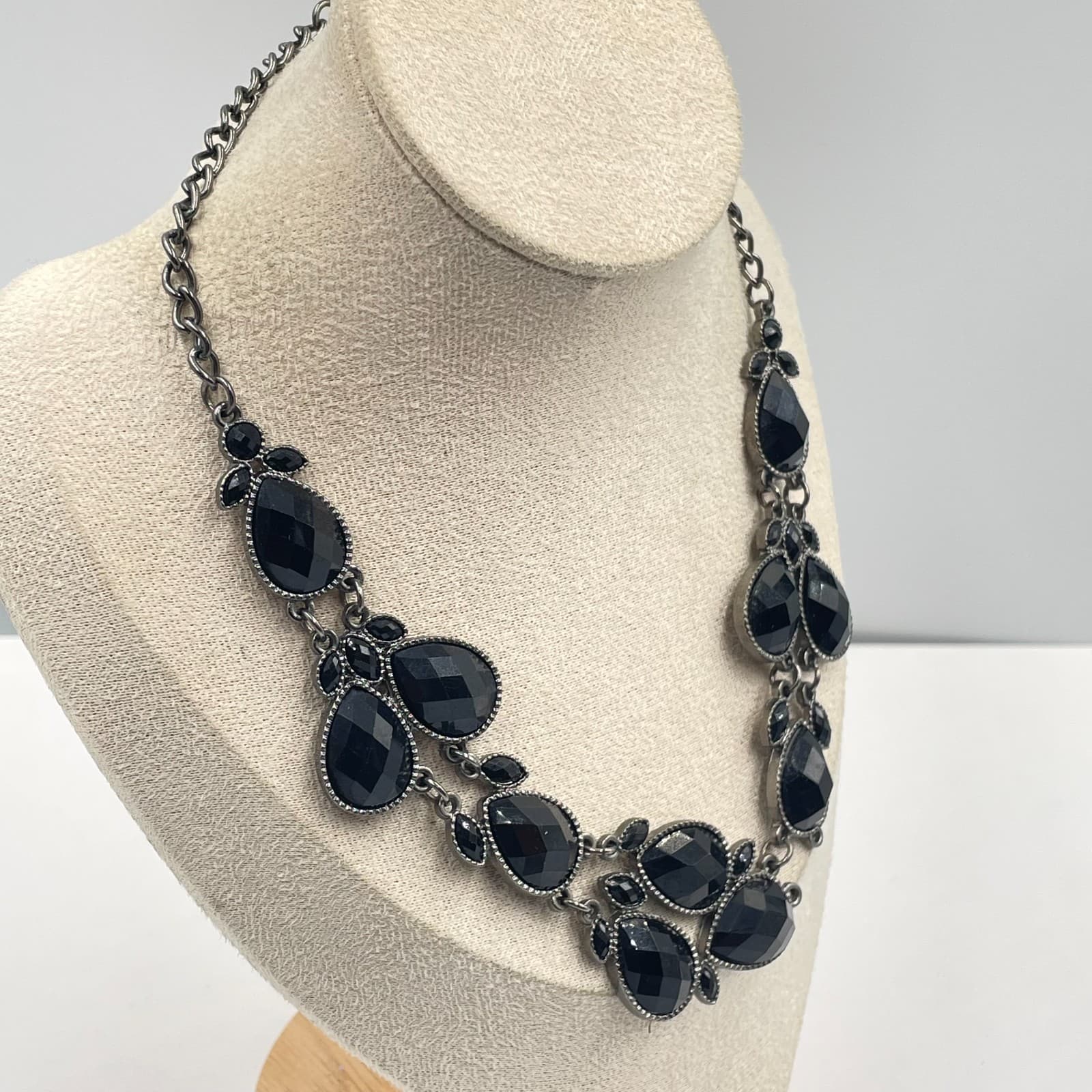 Vintage Statement Necklace Gunmetal Tone Black Faceted Teardrop Bib Cluster - Thumbnail 4