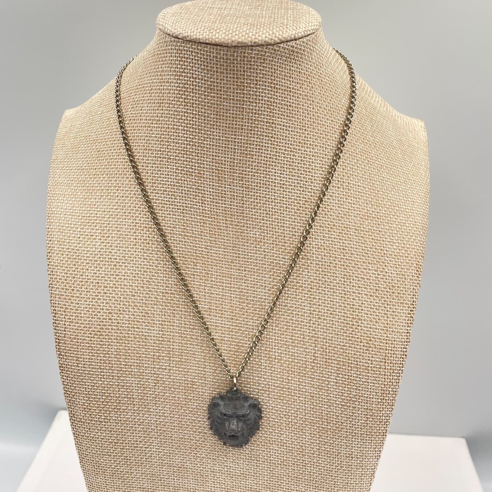 Vintage Lion Head Pendant Necklace Silver Tone Curb Chain Mens Goth Punk Jewelry