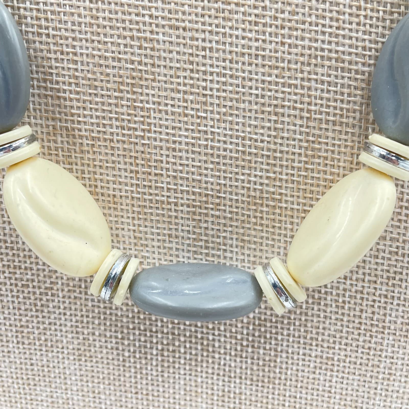 Vintage Chunky Resin Bead Necklace Grey Cream Gray Mod MCM Statement Jewelry 24" - Thumbnail 3