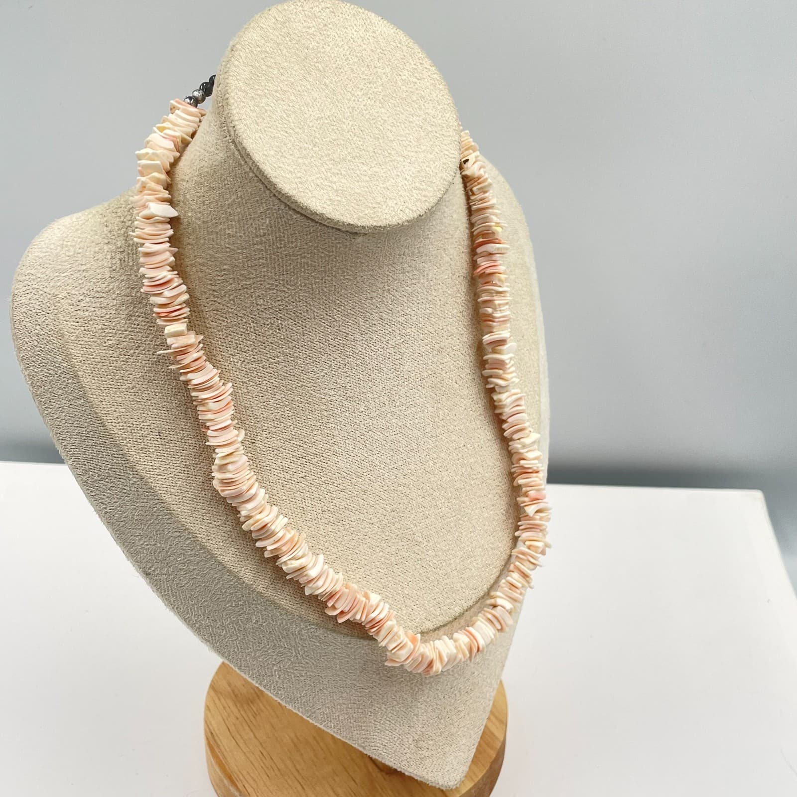 Vintage Pink Heishe Shell Necklace Natural Sea Shell Chip Bead Barrel Clasp - Thumbnail 4