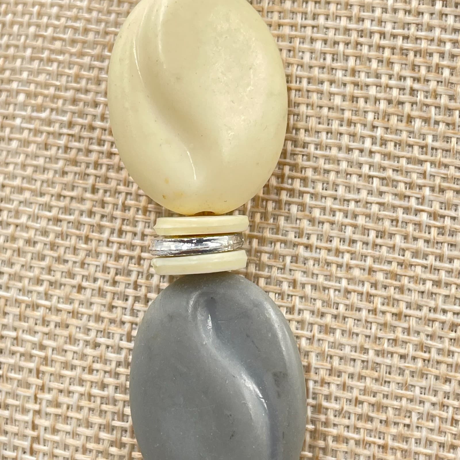 Vintage Chunky Resin Bead Necklace Grey Cream Gray Mod MCM Statement Jewelry 24" - Thumbnail 4