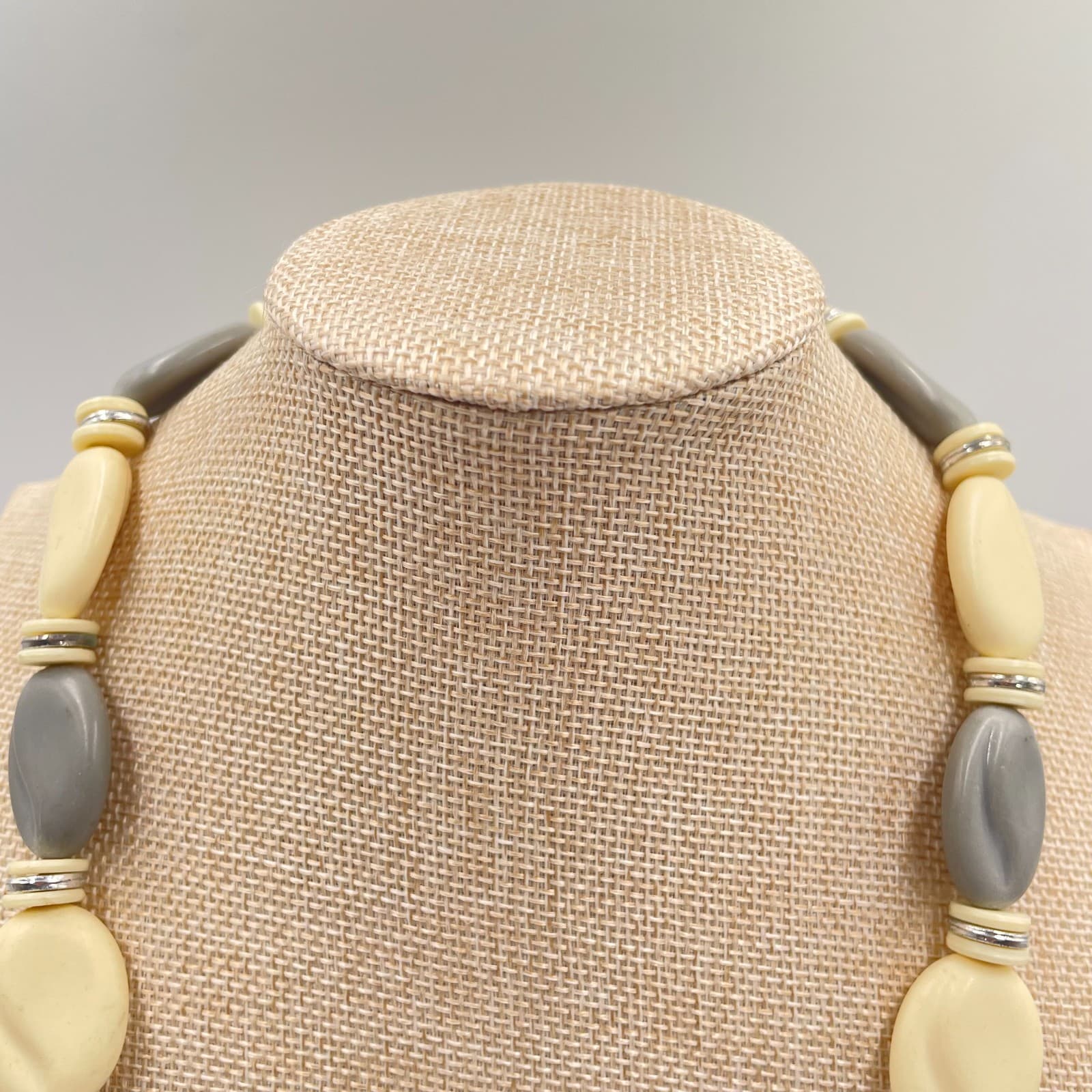 Vintage Chunky Resin Bead Necklace Grey Cream Gray Mod MCM Statement Jewelry 24" - Thumbnail 2