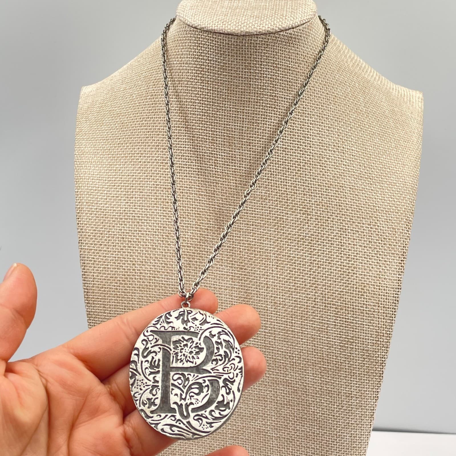 Vintage Silver Tone Initial B Pendant Necklace Large Round Filigree Scroll Boho - Thumbnail 5