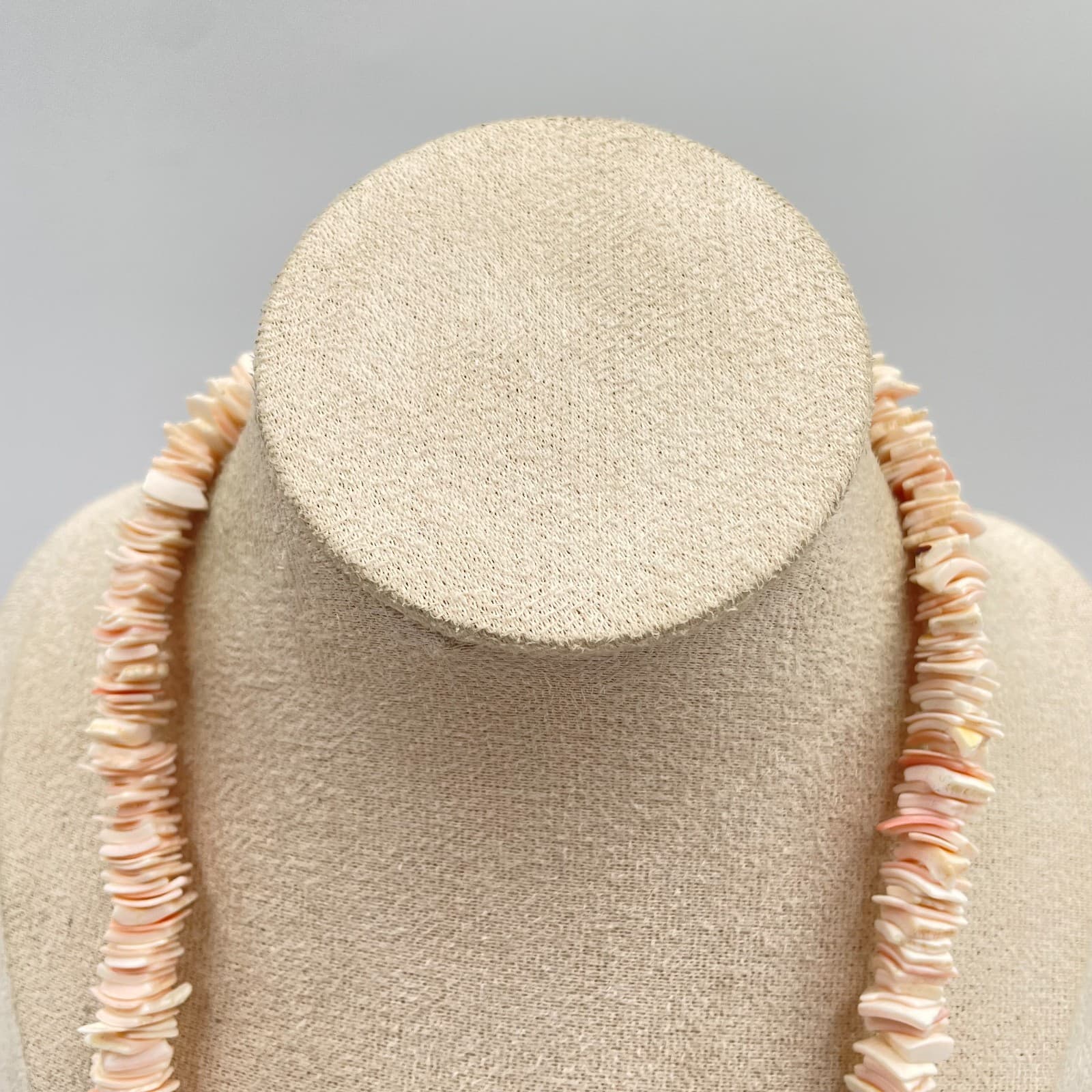 Vintage Pink Heishe Shell Necklace Natural Sea Shell Chip Bead Barrel Clasp - Thumbnail 2