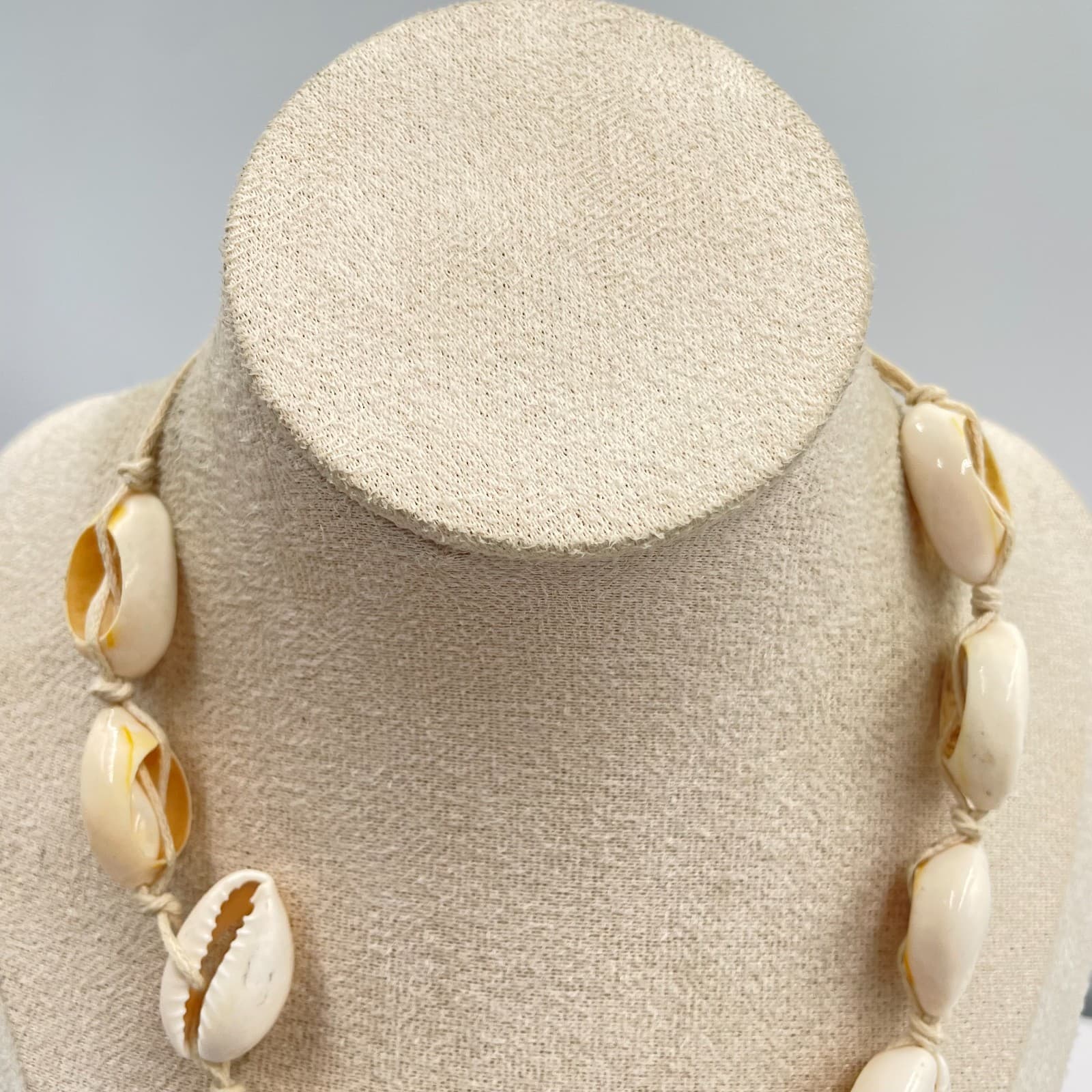 VTG Boho Natural Cowrie Shell Necklace Gold Accent Bead Beach Nautical Choker - Thumbnail 5