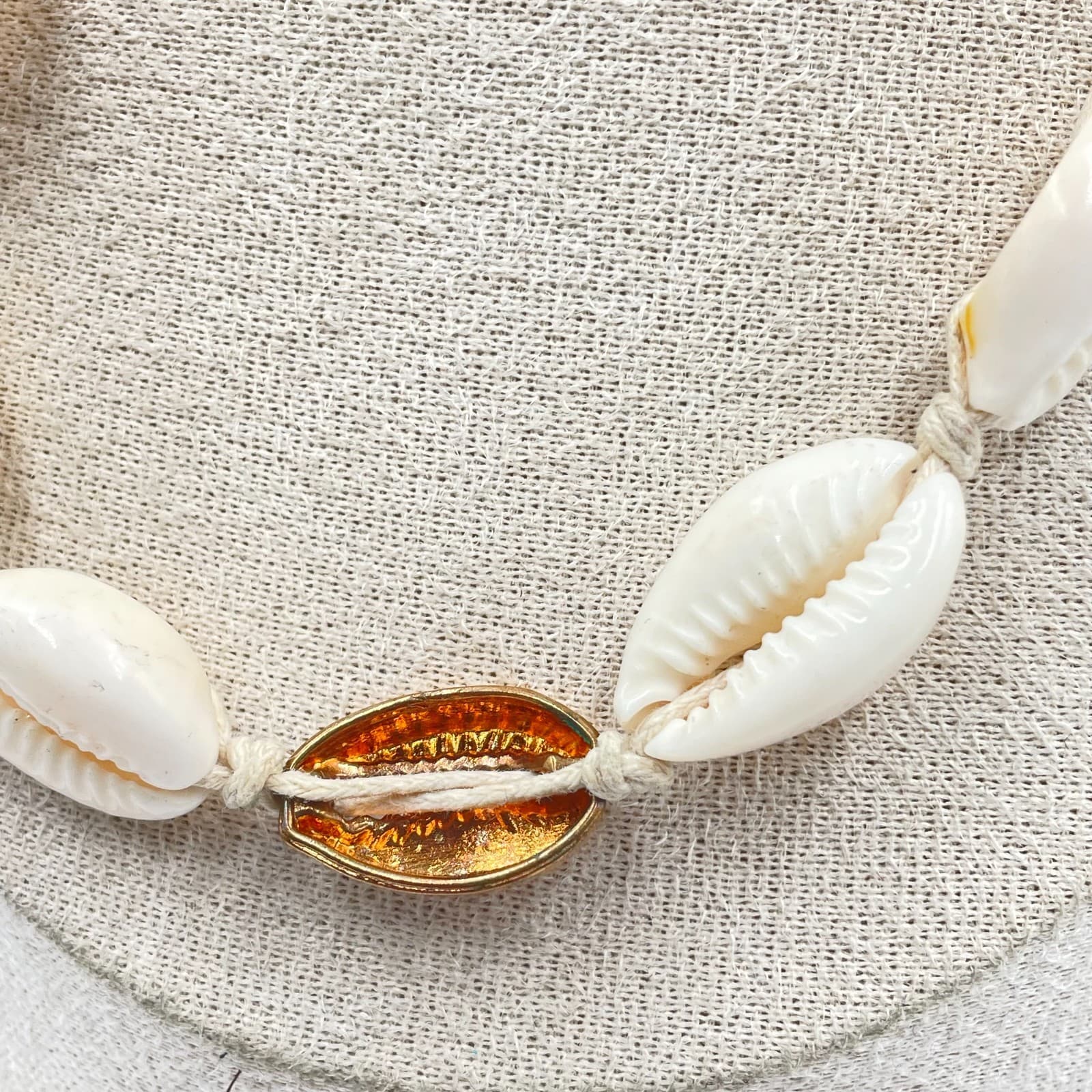 VTG Boho Natural Cowrie Shell Necklace Gold Accent Bead Beach Nautical Choker - Thumbnail 4