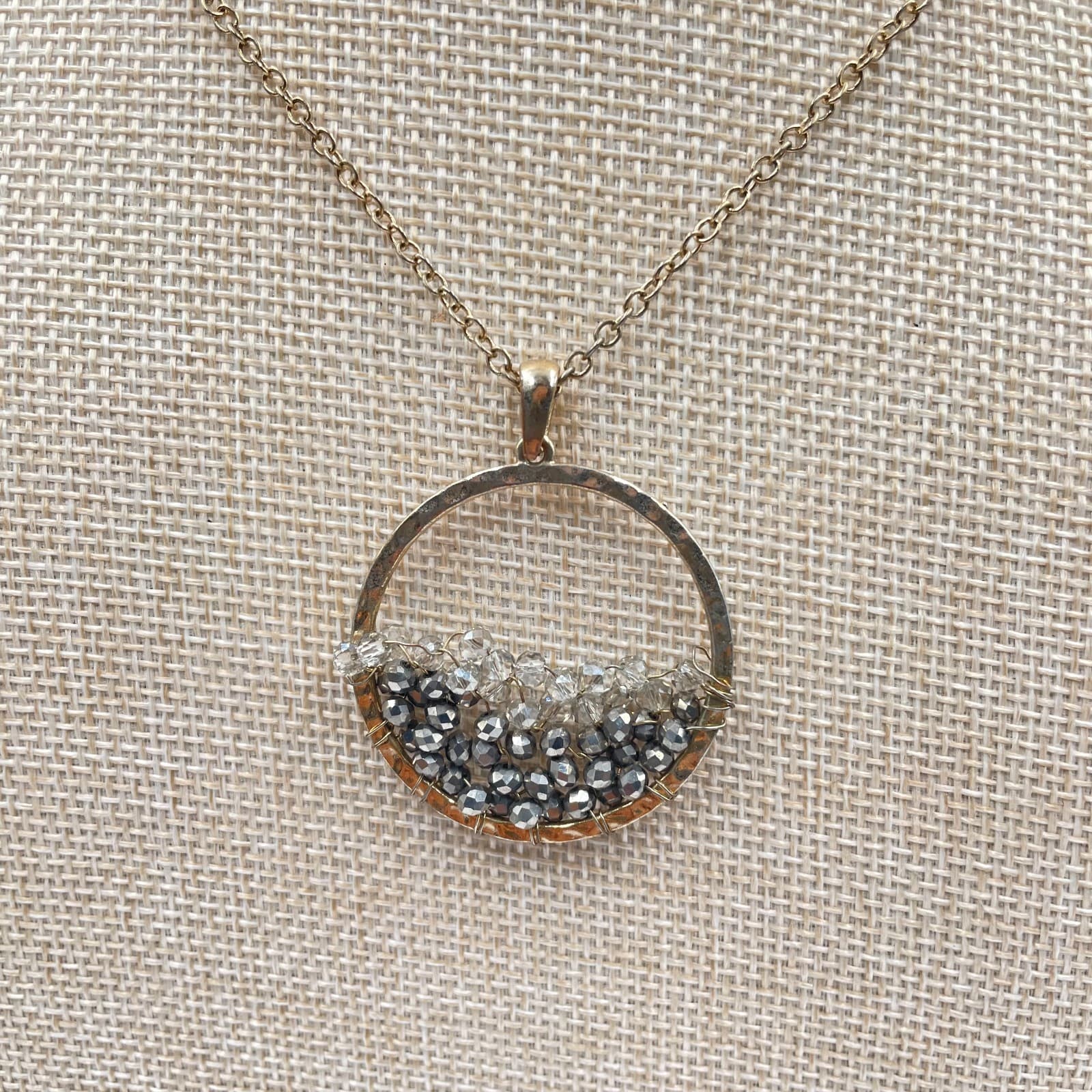 VIntage Boho Hammered Gold Circle Pendant Necklace Gray Beaded Wire Wrapped 18” - Thumbnail 3