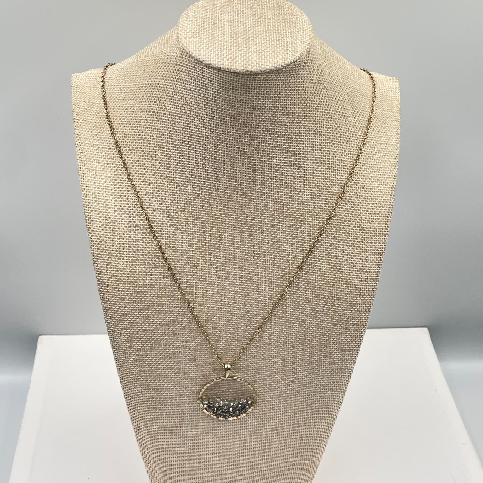 VIntage Boho Hammered Gold Circle Pendant Necklace Gray Beaded Wire Wrapped 18” - Thumbnail 5