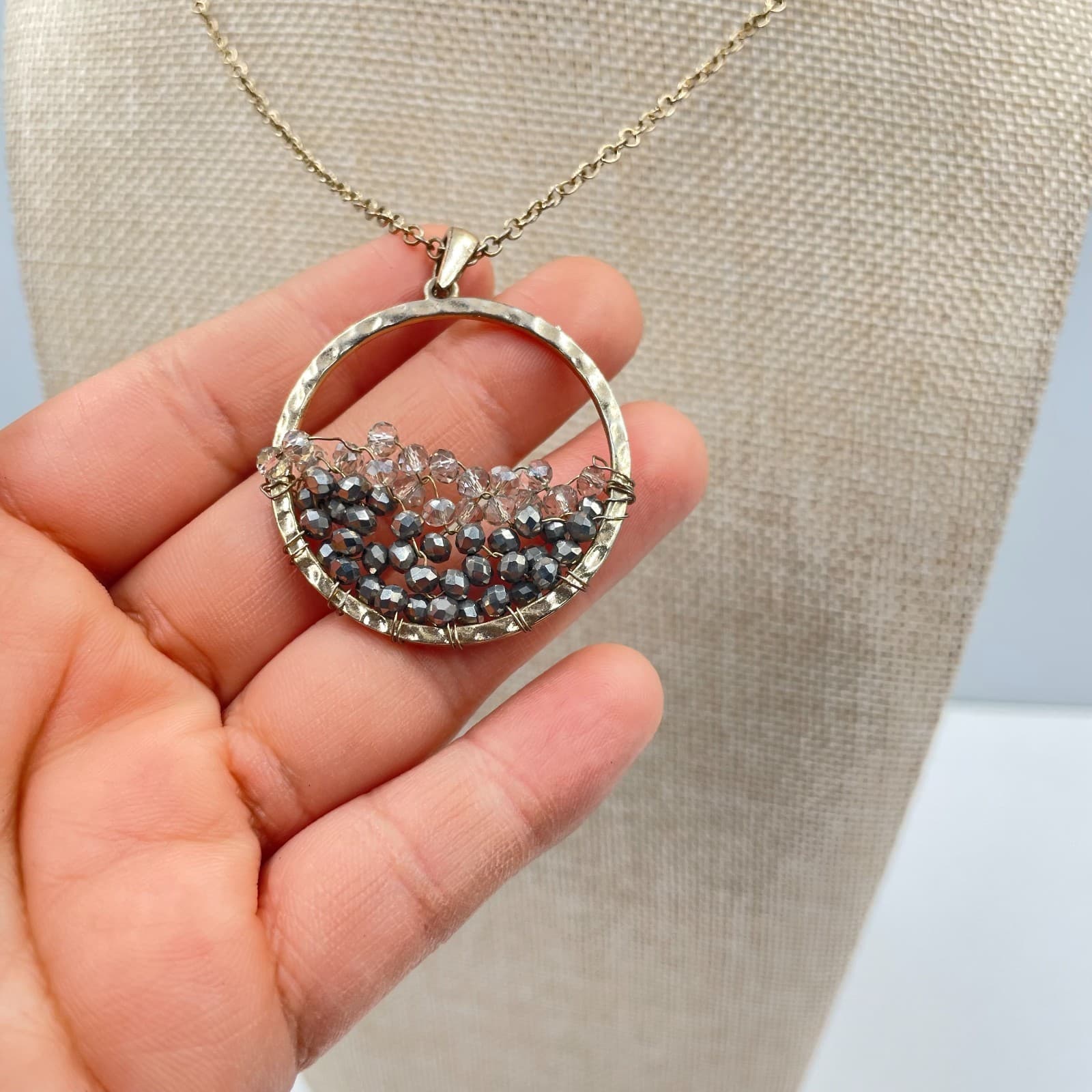 VIntage Boho Hammered Gold Circle Pendant Necklace Gray Beaded Wire Wrapped 18” - Thumbnail 4