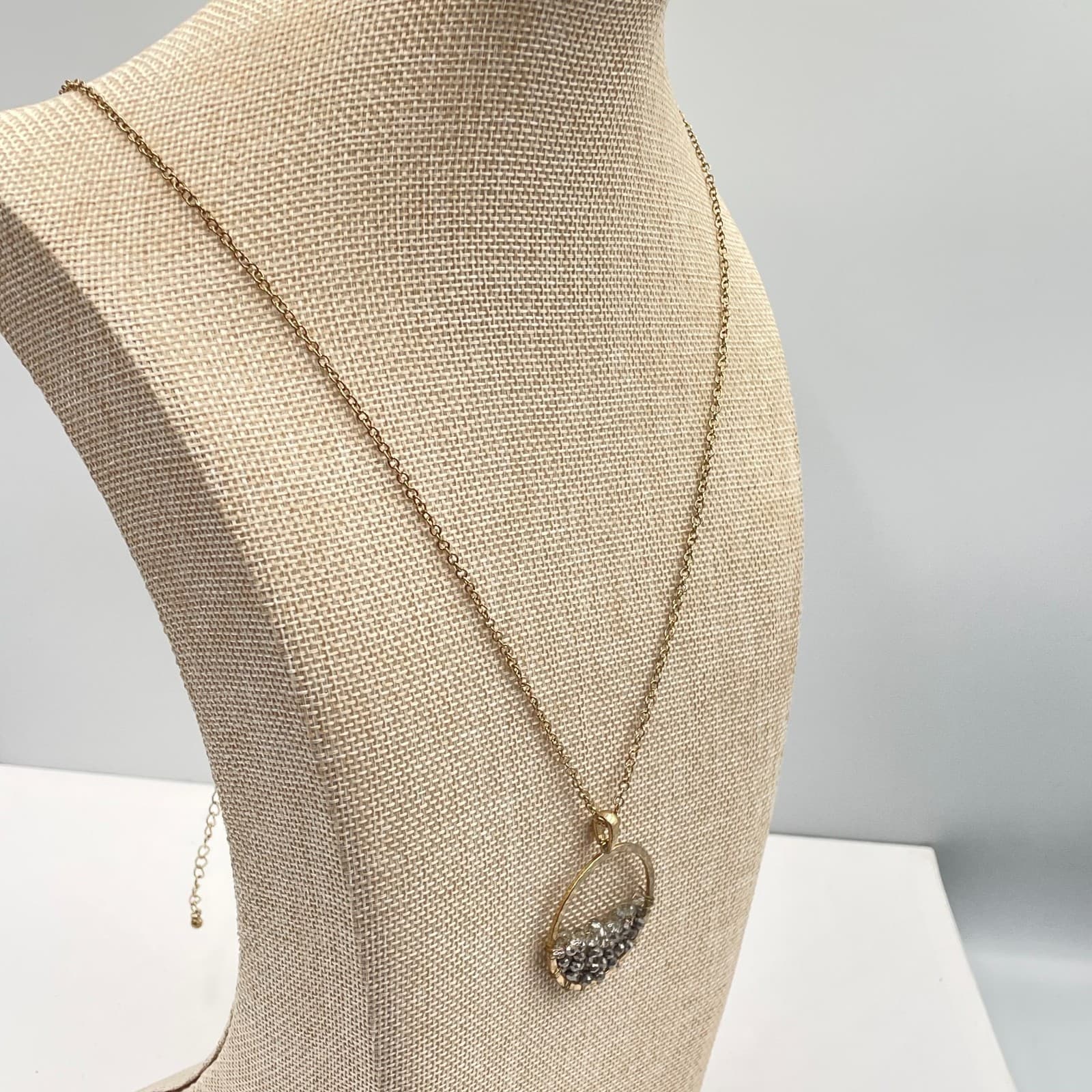 VIntage Boho Hammered Gold Circle Pendant Necklace Gray Beaded Wire Wrapped 18” - Thumbnail 6
