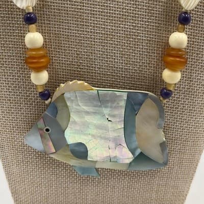 Vintage Artisanal Multicolor Mother-of-Pearl Beggar Bead Fish Pendant Necklace - Thumbnail 3