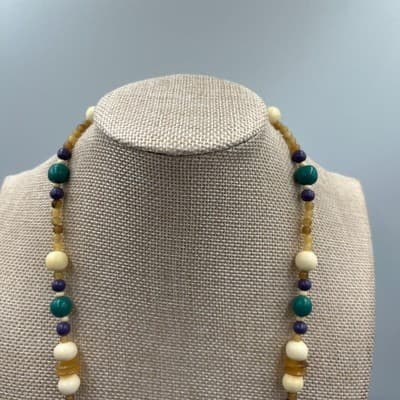 Vintage Artisanal Multicolor Mother-of-Pearl Beggar Bead Fish Pendant Necklace - Thumbnail 2