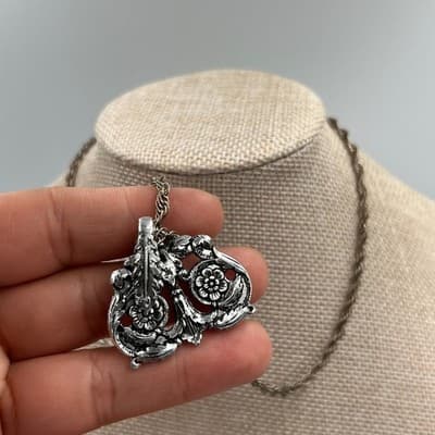 Vintage Silver Tone Ornate Pendant Necklace Floral Scroll Chain Italian Made 18" - Thumbnail 4