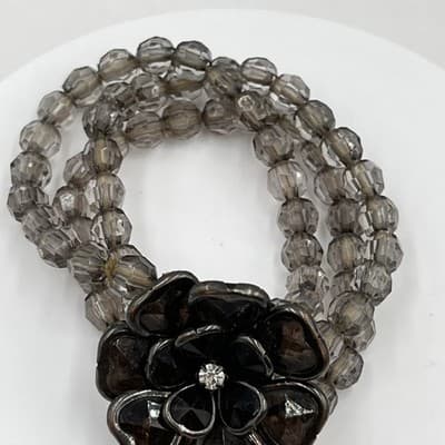 VTG Smoky Gray Faceted Bead Wrap Bracelet Large Flower Rhinestone Center Stretch - Thumbnail 4