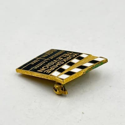 Vintage Yorkshire Television Clapperboard Enamel Pin Badge YTV Media Memorabilia - Thumbnail 3