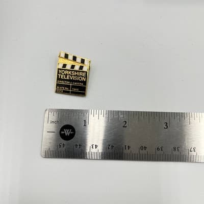 Vintage Yorkshire Television Clapperboard Enamel Pin Badge YTV Media Memorabilia - Thumbnail 5