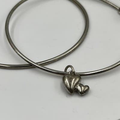 VTG Silver Tone Bangle Bracelet Set Heart Charm Minimalist Stackable Classic - Thumbnail 3