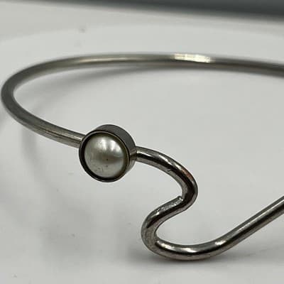 Vintage Silver Tone Faux Pearl Hook Bangle Bracelet Minimalist Modernist Jewelry - Thumbnail 3