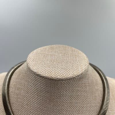 Vintage Two Tone Omega Choker Necklace Gold Silver Mixed Metal Ribbed Knot 16" - Thumbnail 2