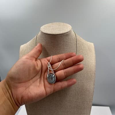 Vintage Silver Tone Teardrop Pendant Necklace Black Cabochon Snake Chain Jewelry - Thumbnail 6