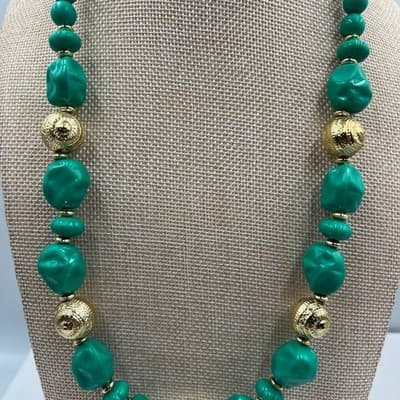 Vintage Green Nugget Bead Necklace Gold Tone Filigree Accents Boho Statement - Thumbnail 3