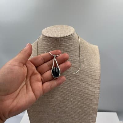 Vintage Silver Tone Teardrop Pendant Necklace Black Cabochon Snake Chain Jewelry - Thumbnail 5