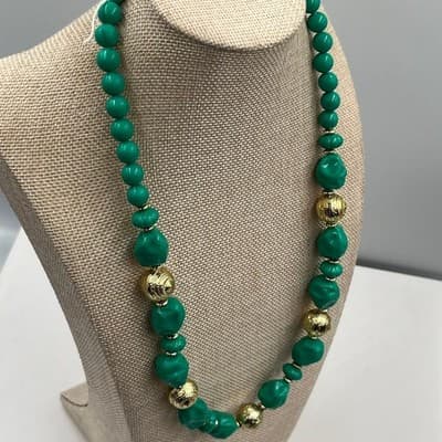 Vintage Green Nugget Bead Necklace Gold Tone Filigree Accents Boho Statement - Thumbnail 6