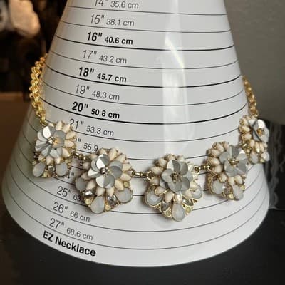 Vintage Daisy Floral Cluster Statement Necklace Gold Tone Gray White Petal Boho - Thumbnail 7