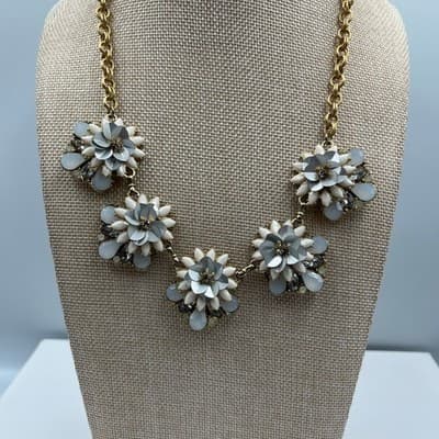 Vintage Daisy Floral Cluster Statement Necklace Gold Tone Gray White Petal Boho - Thumbnail 3