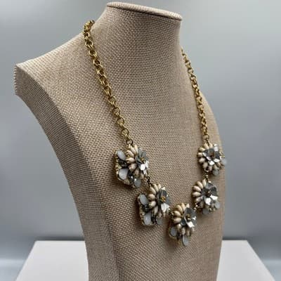 Vintage Daisy Floral Cluster Statement Necklace Gold Tone Gray White Petal Boho - Thumbnail 4