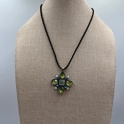 VTG Silver Tone Green Art Glass & Mother of Pearl Cross Pendant Cord Necklace - Thumbnail 2