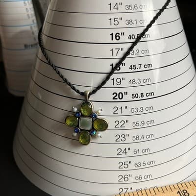 VTG Silver Tone Green Art Glass & Mother of Pearl Cross Pendant Cord Necklace - Thumbnail 7
