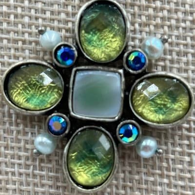 VTG Silver Tone Green Art Glass & Mother of Pearl Cross Pendant Cord Necklace - Thumbnail 5