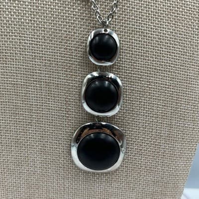 VTG Silver Tone Graduated Triple Tier Black Cabochon Statement Pendant Necklace - Thumbnail 3