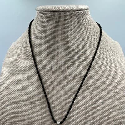 VTG Silver Tone Green Art Glass & Mother of Pearl Cross Pendant Cord Necklace - Thumbnail 4