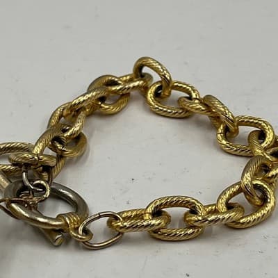 VTG Chunky Gold Tone Textured Link Bracelet Large Faux Pearl Charm Toggle Clasp - Thumbnail 4