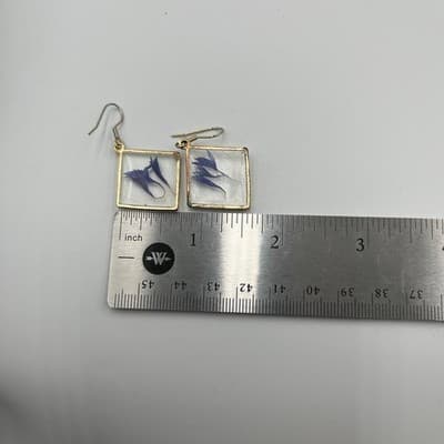 VTG Pressed Flower Resin Earrings Blue Cornflower Petal Gold Tone Dangle Drop - Thumbnail 4