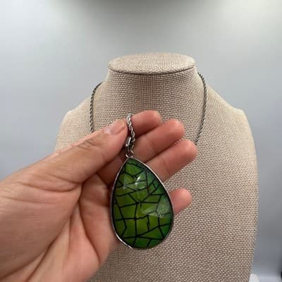 Vintage Green Mosaic Teardrop Pendant Necklace Silver Tone Rope Chain Boho Art - Thumbnail 6