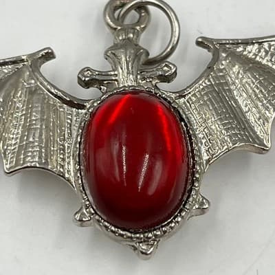 VTG Gothic Silver Bat Pendant Red Cabochon Stone Vampire Halloween Jewelry Charm - Thumbnail 5