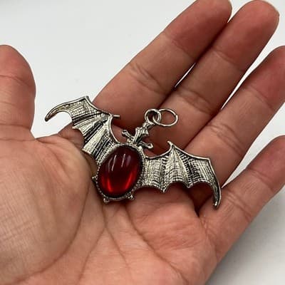 VTG Gothic Silver Bat Pendant Red Cabochon Stone Vampire Halloween Jewelry Charm - Thumbnail 4