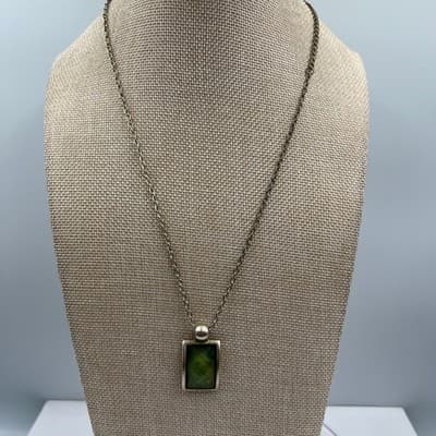 Vintage Silver Tone Emerald Green Faceted Glass Rectangle Pendant Chain Necklace - Thumbnail 2
