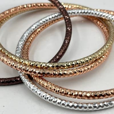 VTG Set of 4 Tri-Color Dusted Metal Stackable Slip-On Bangle Bracelets Fashion - Thumbnail 2