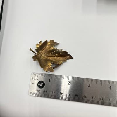 VTG Gold Tone Maple Leaf Scarf Clip Brooch Autumn Botanical Jewelry Accessory - Thumbnail 7