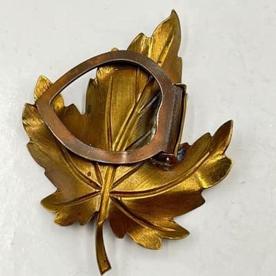 VTG Gold Tone Maple Leaf Scarf Clip Brooch Autumn Botanical Jewelry Accessory - Thumbnail 3