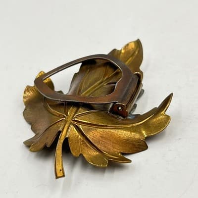 VTG Gold Tone Maple Leaf Scarf Clip Brooch Autumn Botanical Jewelry Accessory - Thumbnail 4