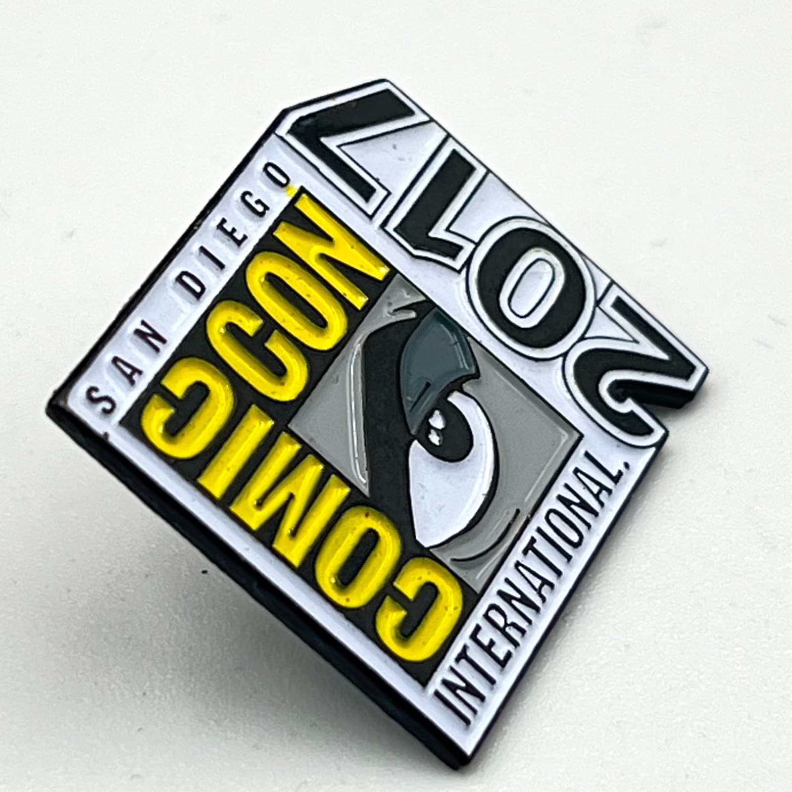 Official San Diego Comic-Con SDCC 2017 Logo Pin Enamel International Lapel Hat - Thumbnail 2