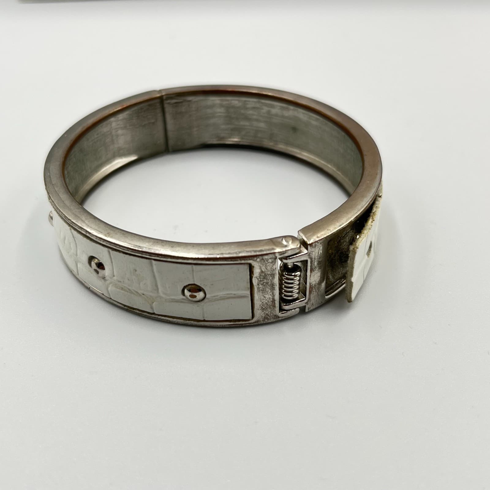 Vintage Bangle Set Mother of Pearl Horn Style Faux Croc White Brown Gold Silver - Thumbnail 9