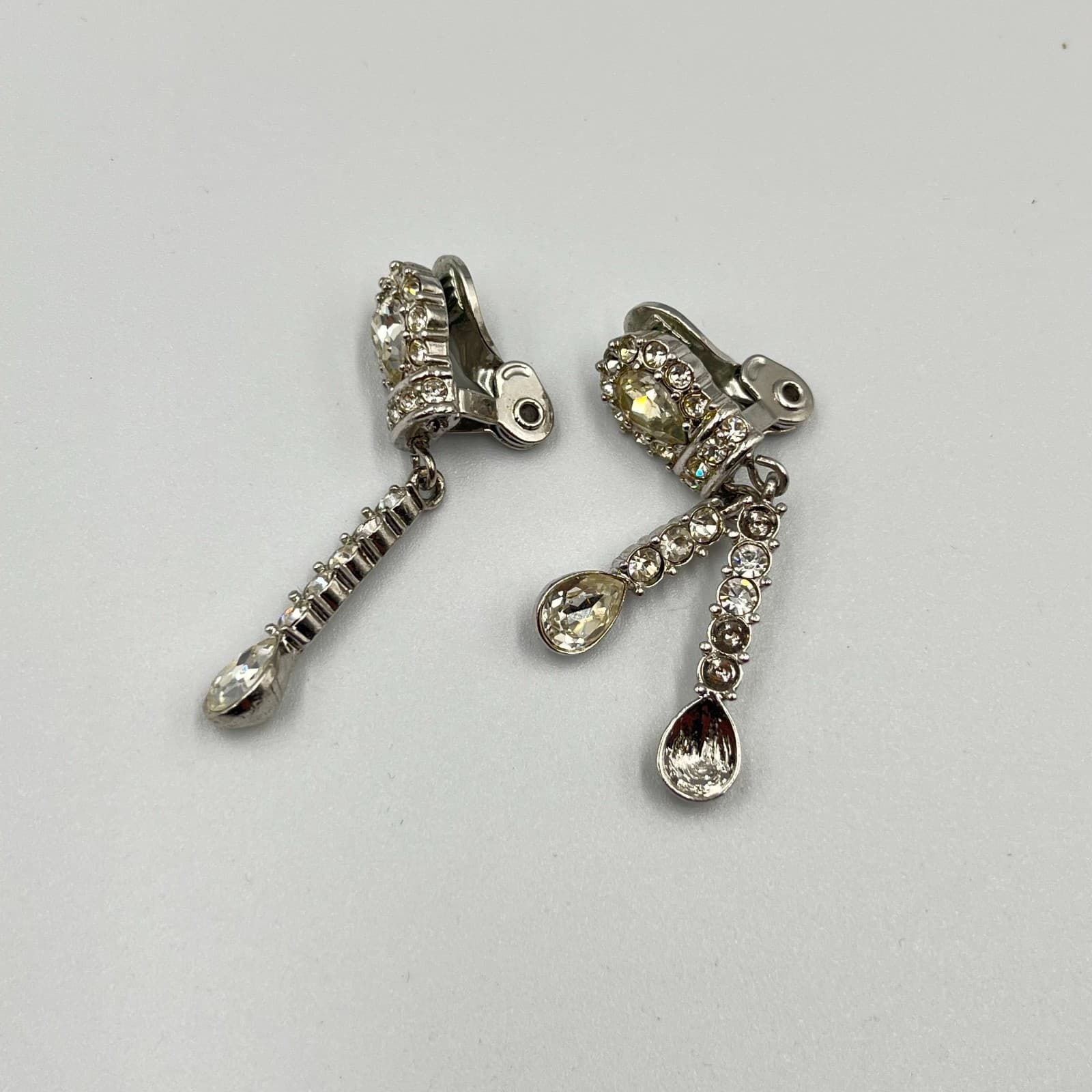 VTG Silver Rhinestone Choker Set, Faux Pearl Clip-On Earrings & Clover Brooch - Thumbnail 10